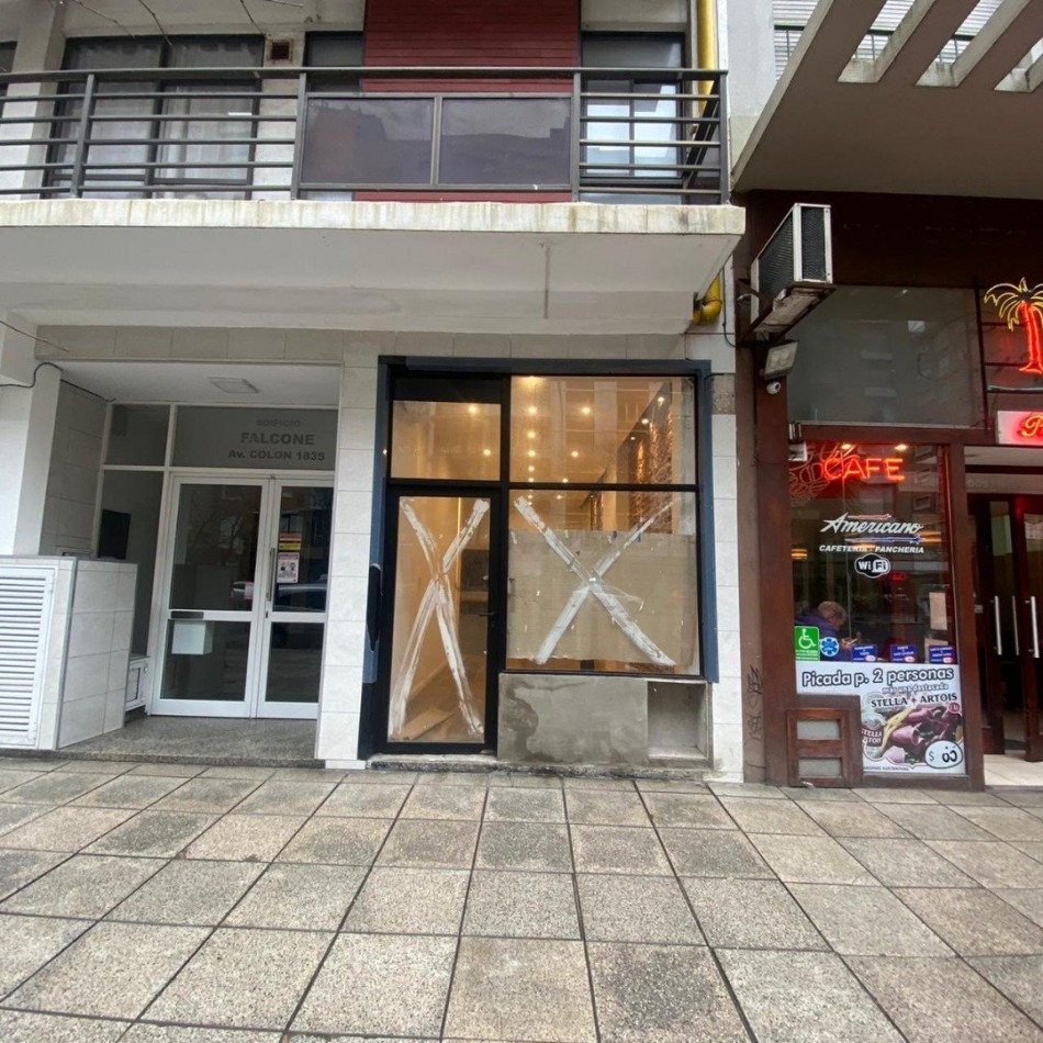 Local comercial Z/ Plaza Colon