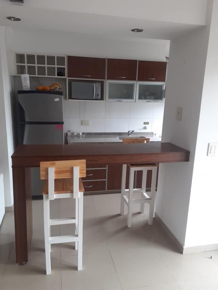 Ambiente y medio con balcon !