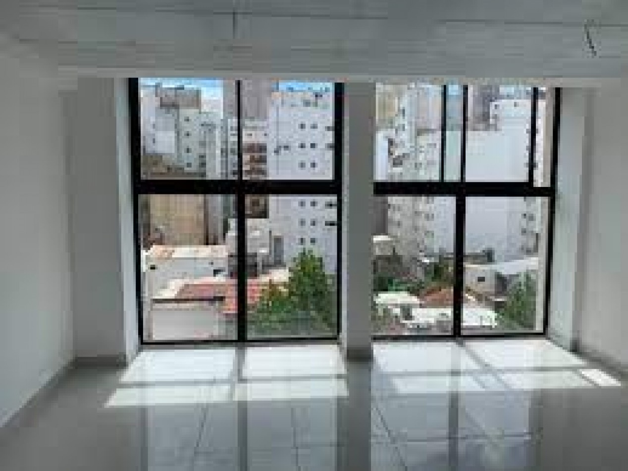 OFICINA EN VENTA SOBRE ALBERTI. EDIFICIO NUEVO. ZONA ALDREY.