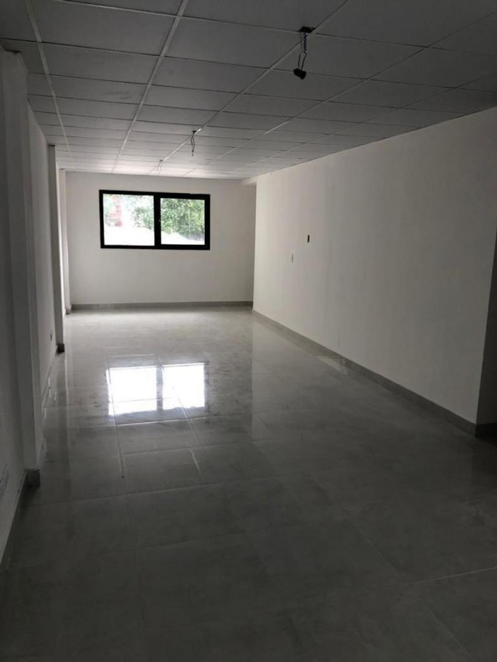 OFICINA EN VENTA SOBRE ALBERTI. EDIFICIO NUEVO. ZONA ALDREY.