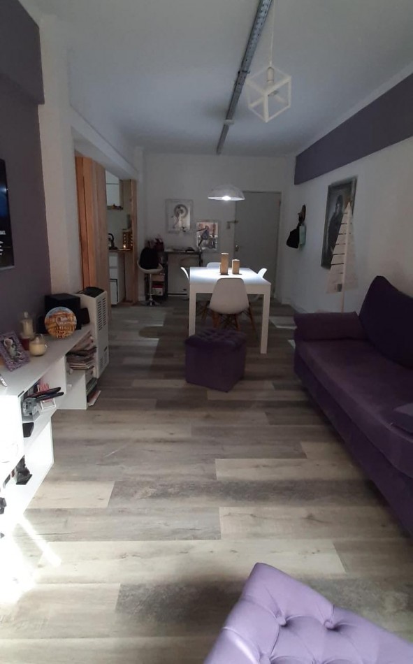 Departamento 2 ambientes con patio y cochera