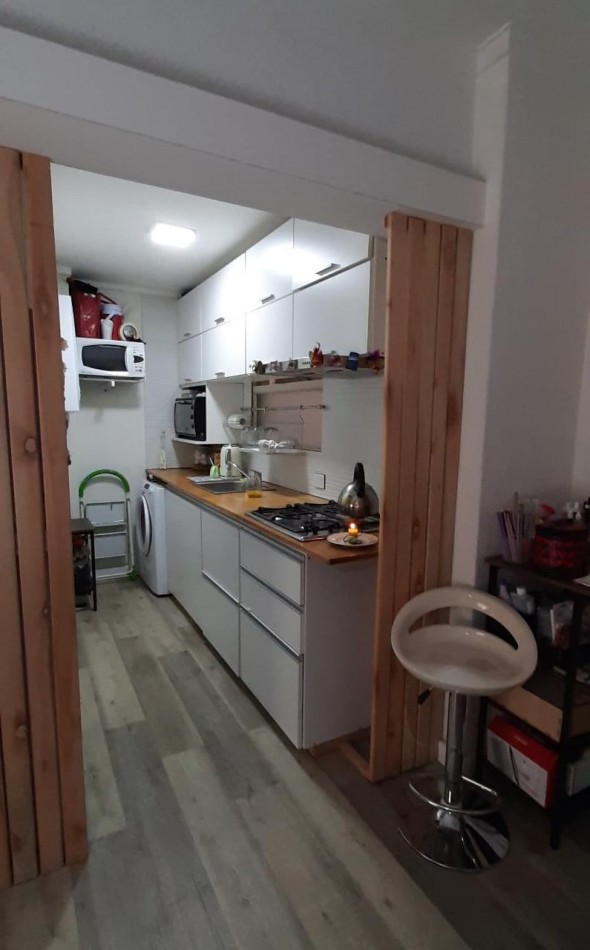 Departamento 2 ambientes con patio y cochera