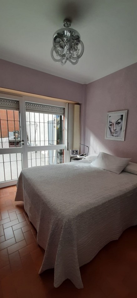 Departamento 2 ambientes con patio y cochera