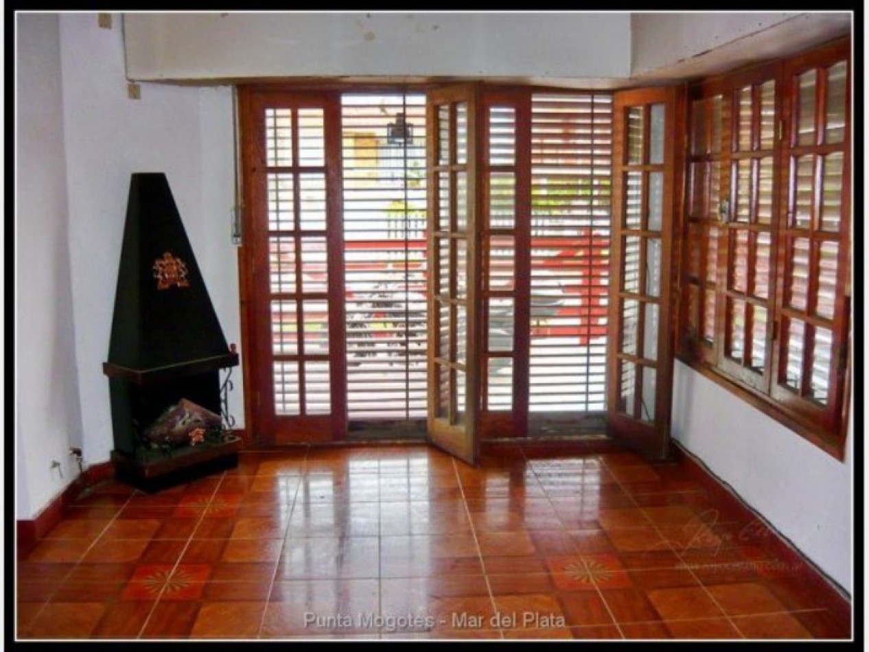 Chalet de 8 ambientes con garaje, parque y quincho