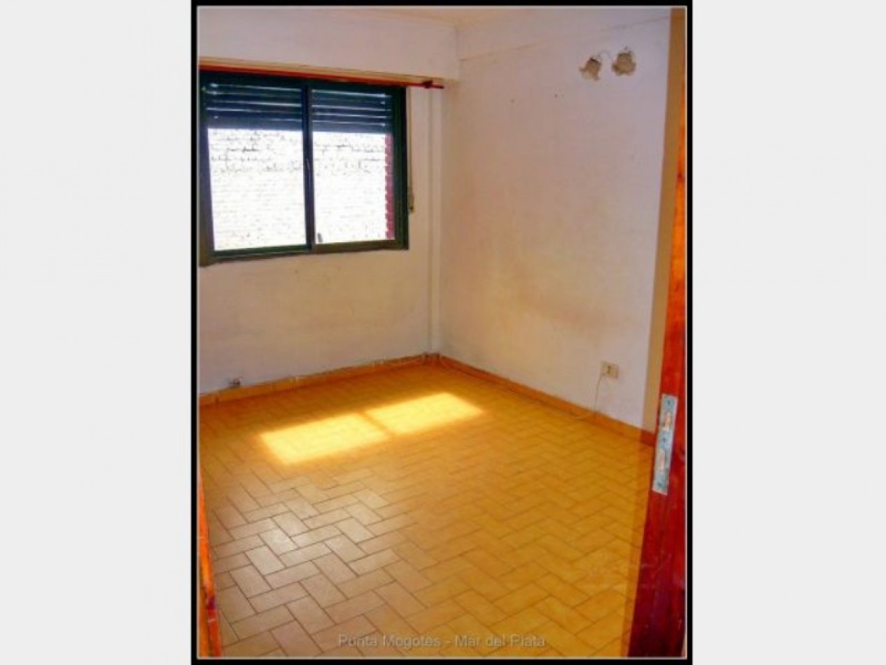 Chalet de 8 ambientes con garaje, parque y quincho