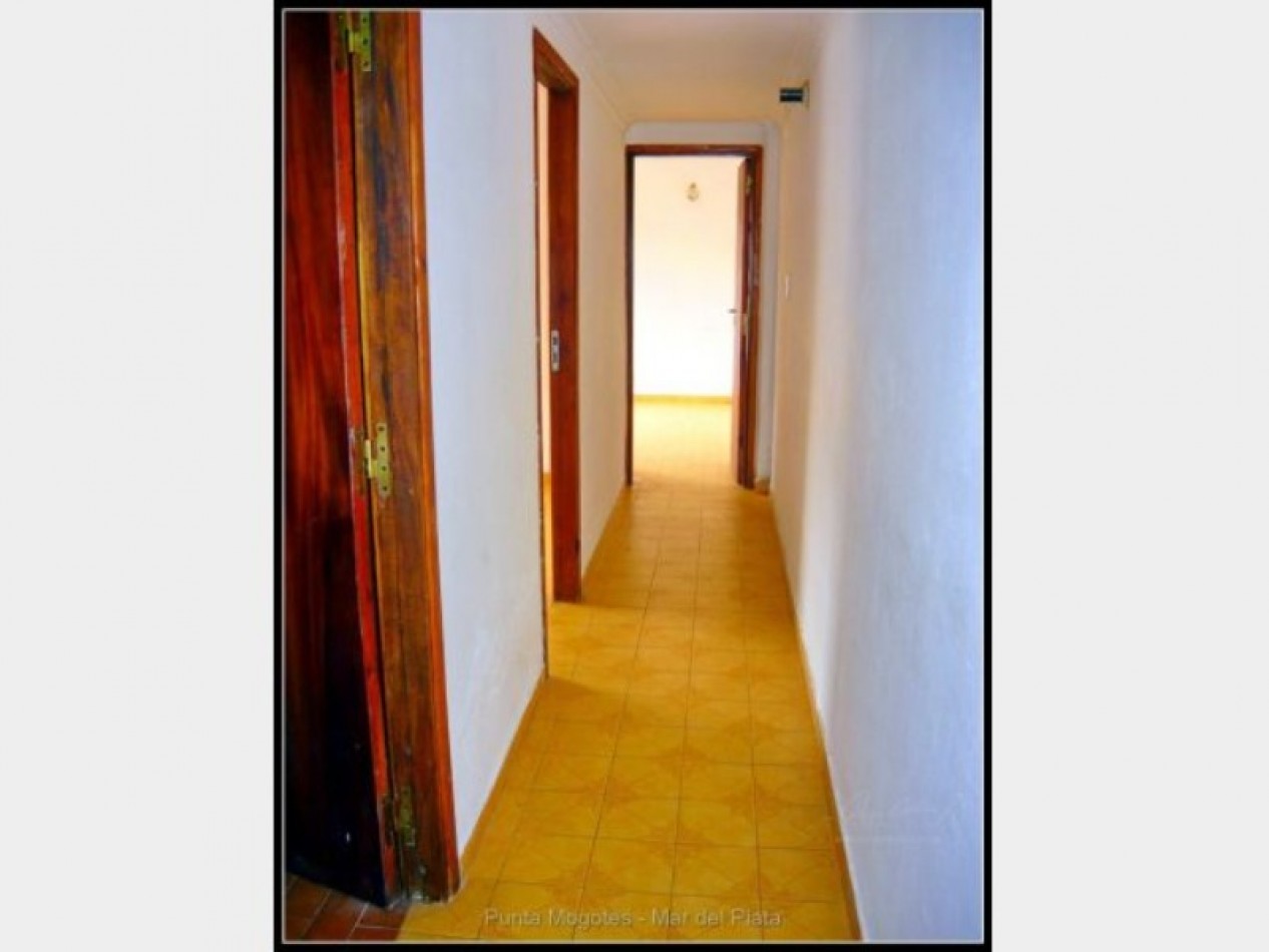 Chalet de 8 ambientes con garaje, parque y quincho