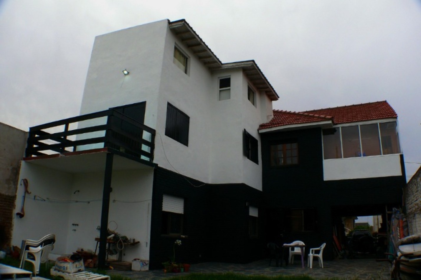 Chalet de 8 ambientes con garaje, parque y quincho