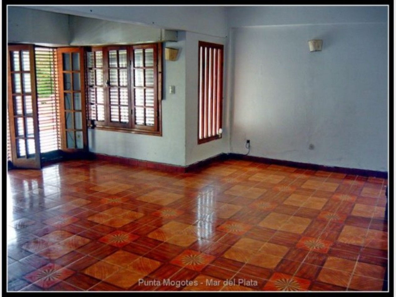 Chalet de 8 ambientes con garaje, parque y quincho