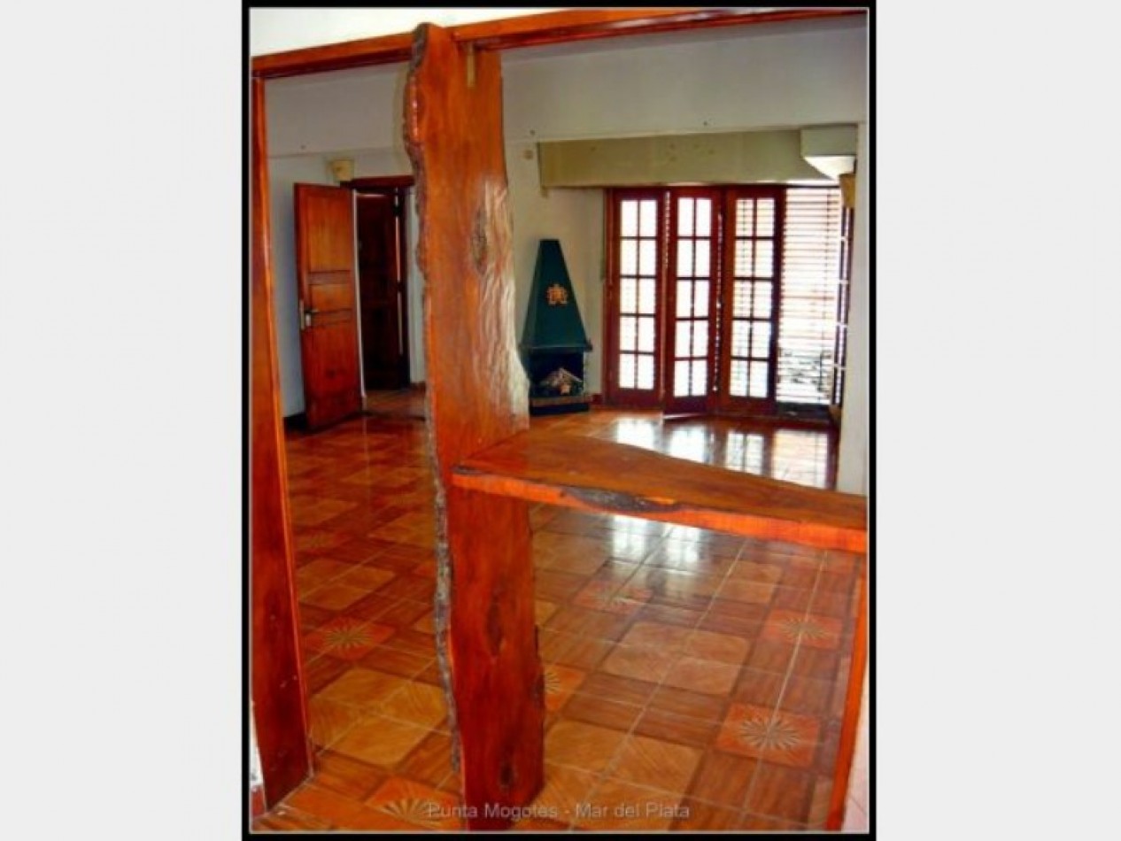 Chalet de 8 ambientes con garaje, parque y quincho