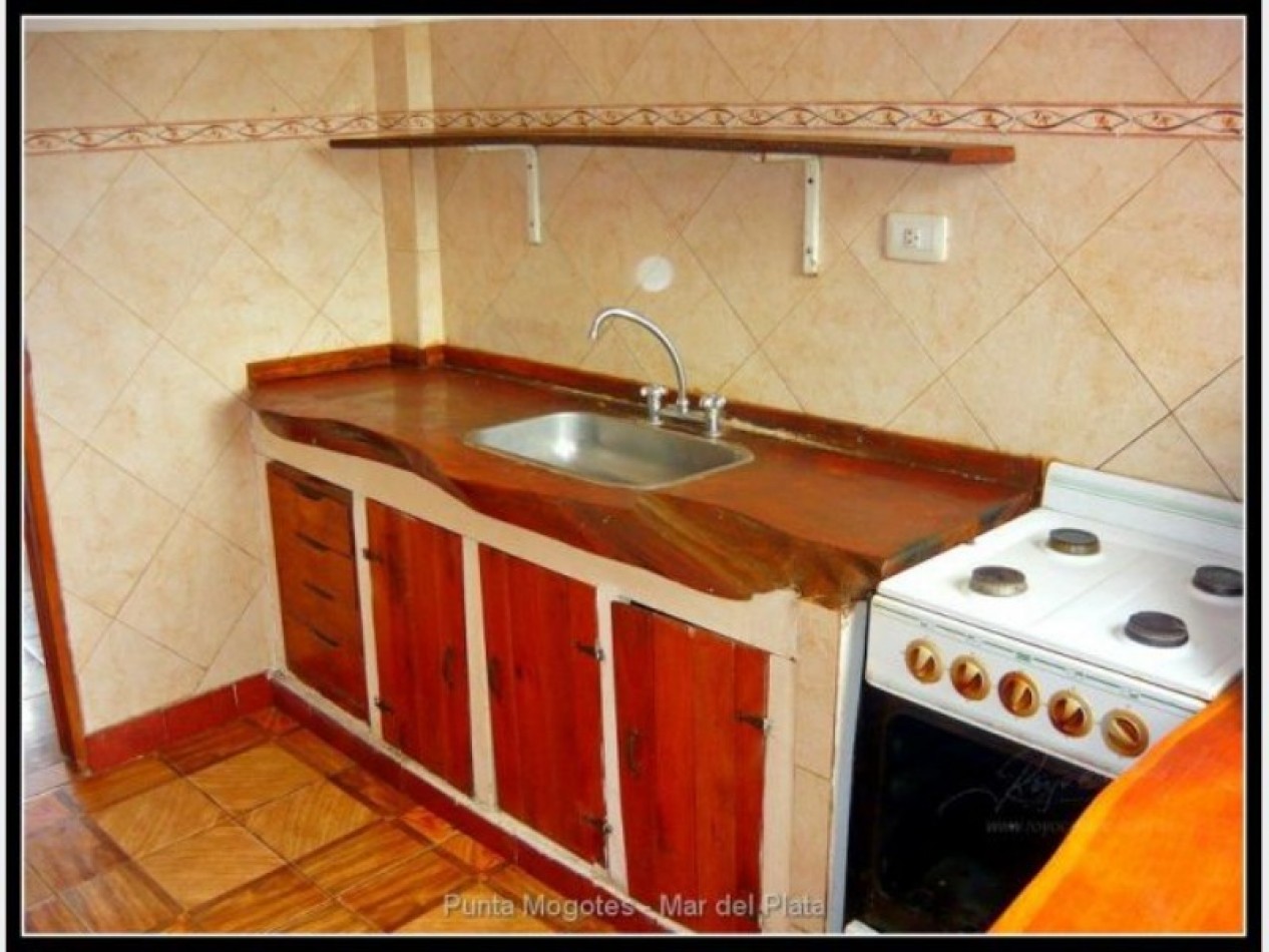 Chalet de 8 ambientes con garaje, parque y quincho
