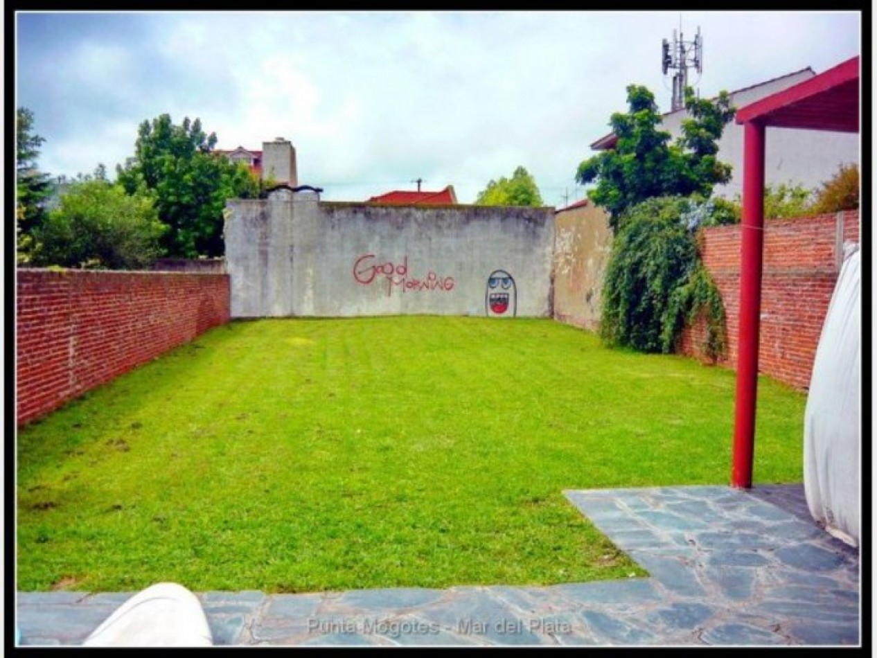 Chalet de 8 ambientes con garaje, parque y quincho