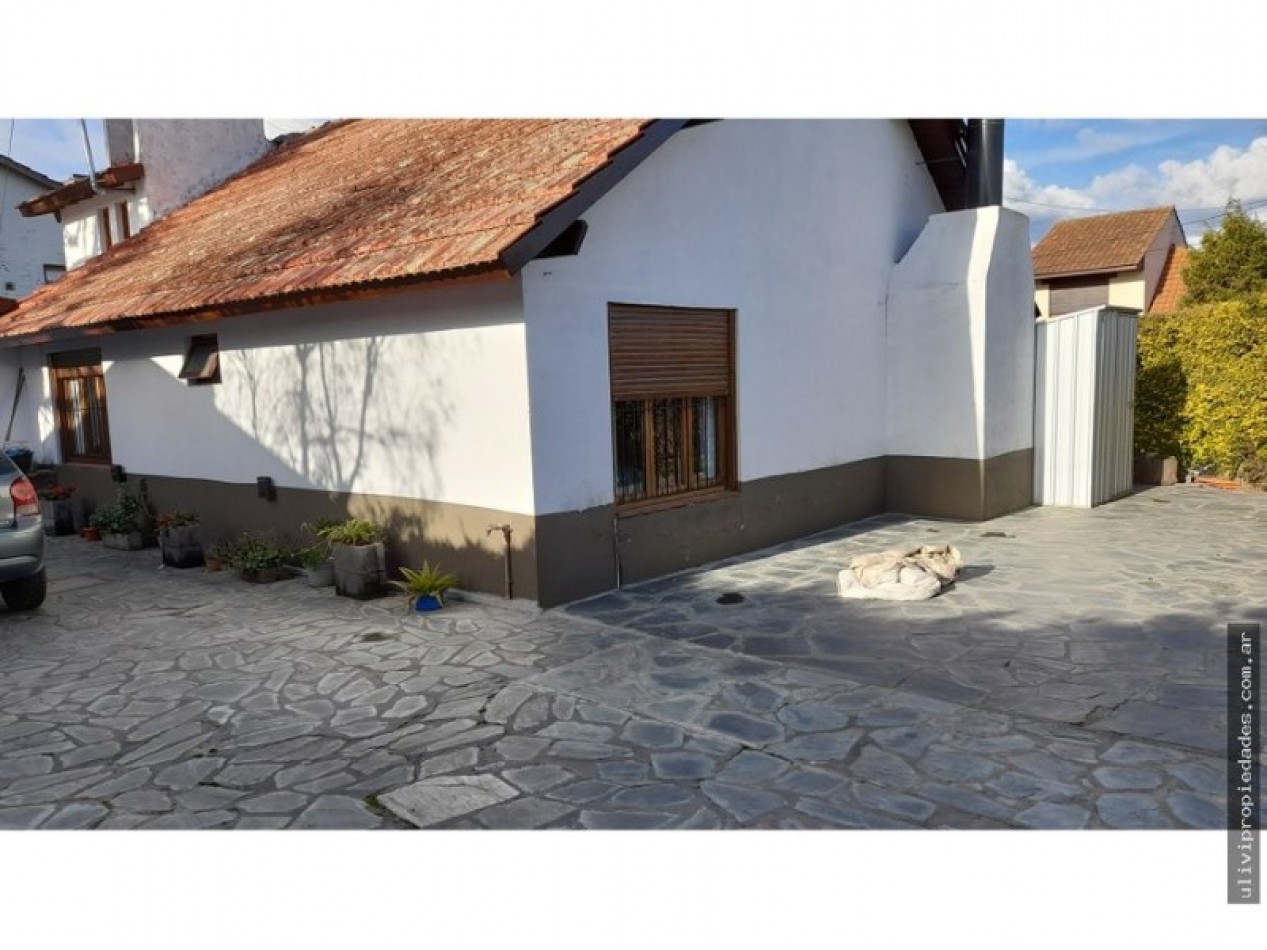 Chalet de 4 ambientes con garaje, quincho y parrilla