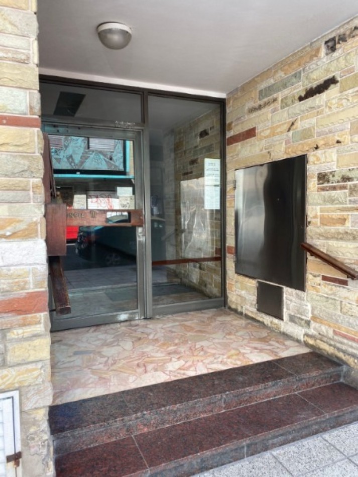 Alquiler estudiantil. Ambiente y medio en Sarmiento y Av. Colon