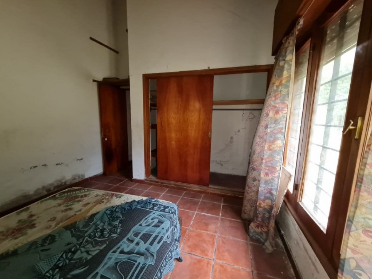 Casa de 3 ambientes a reciclar en lote de una hectarea