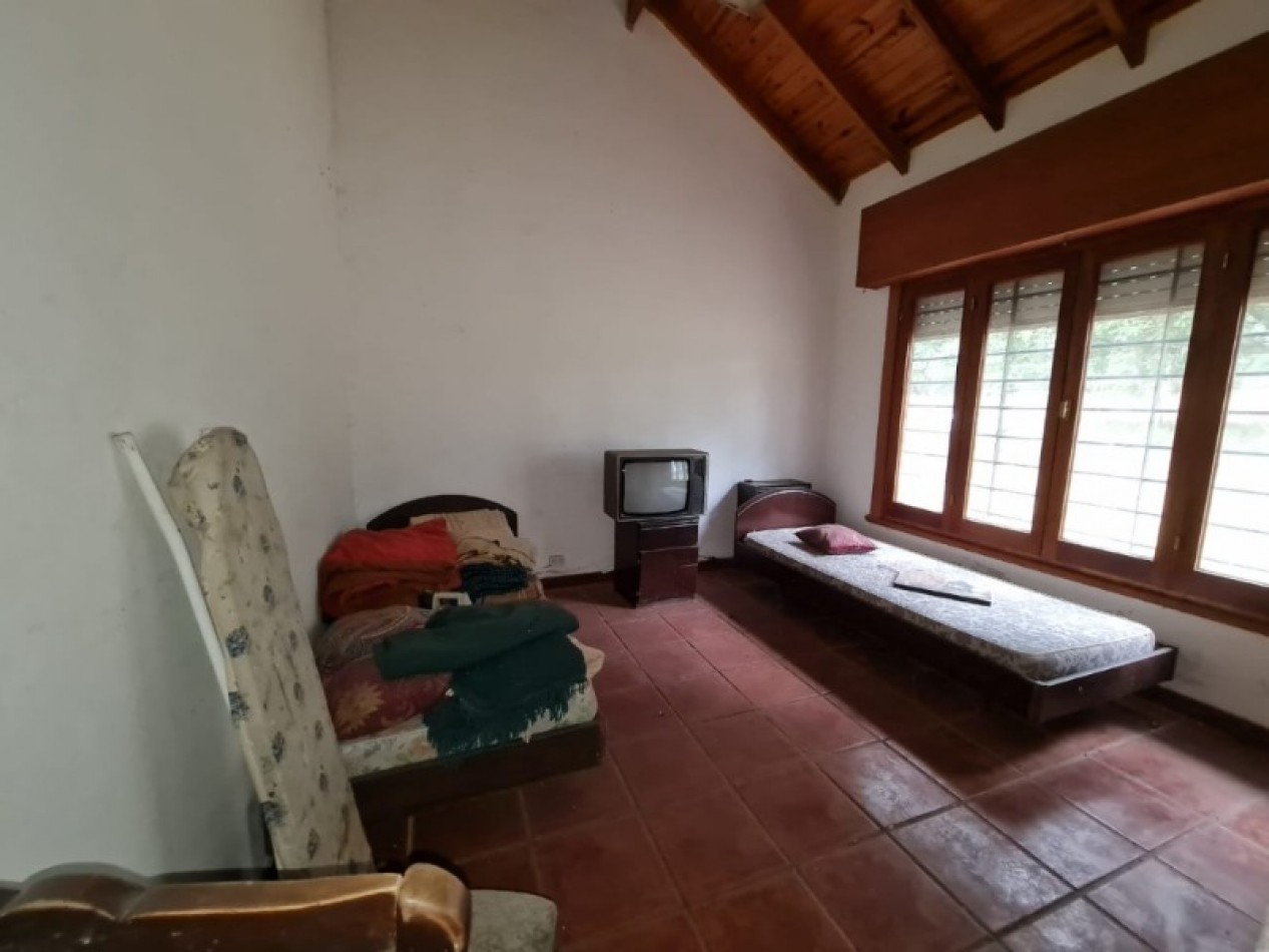 Casa de 3 ambientes a reciclar en lote de una hectarea