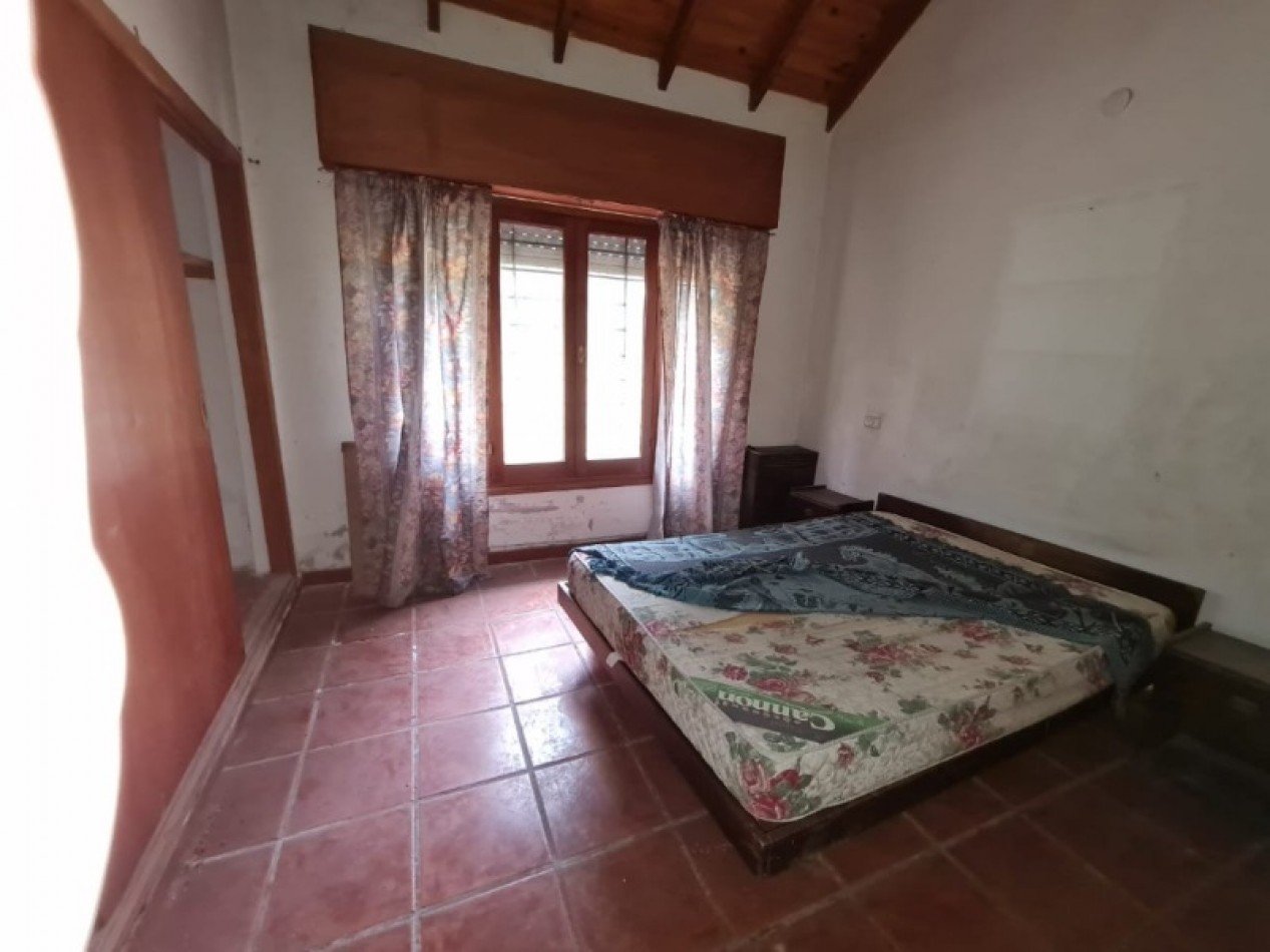 Casa de 3 ambientes a reciclar en lote de una hectarea