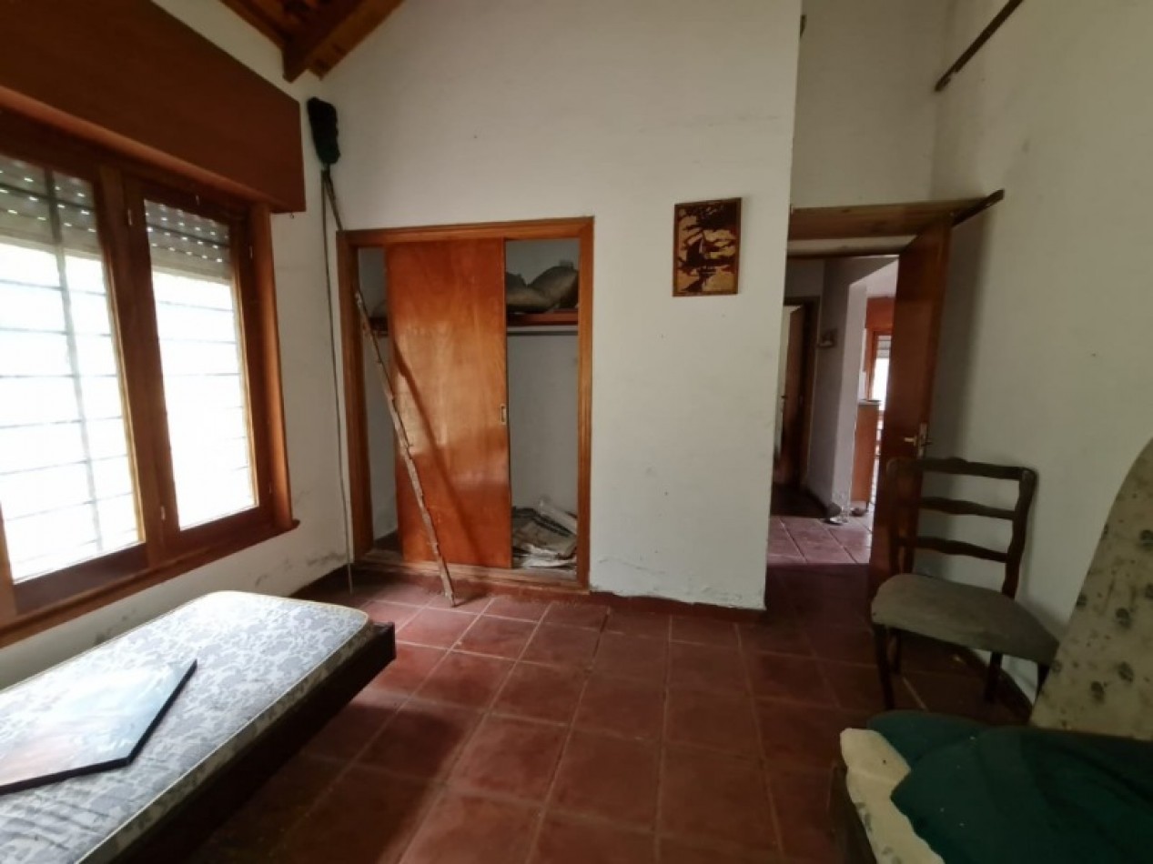 Casa de 3 ambientes a reciclar en lote de una hectarea