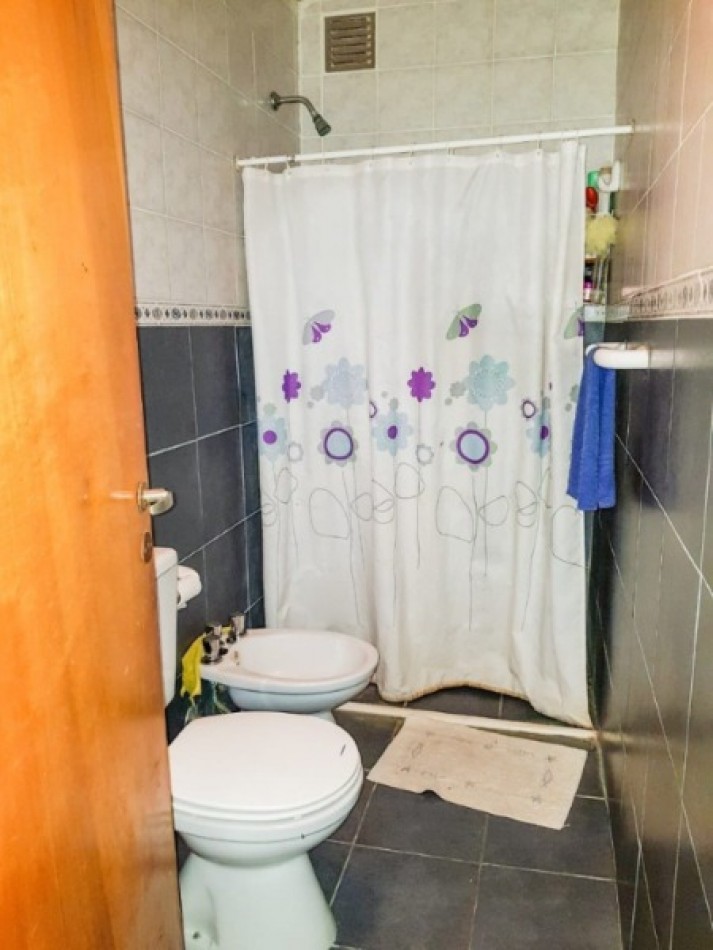 Chalet de 5 ambientes con garaje y parque