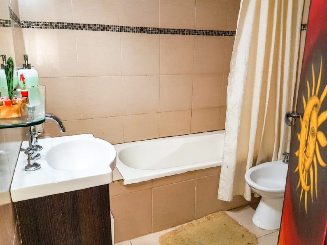 Chalet de 5 ambientes con garaje y parque