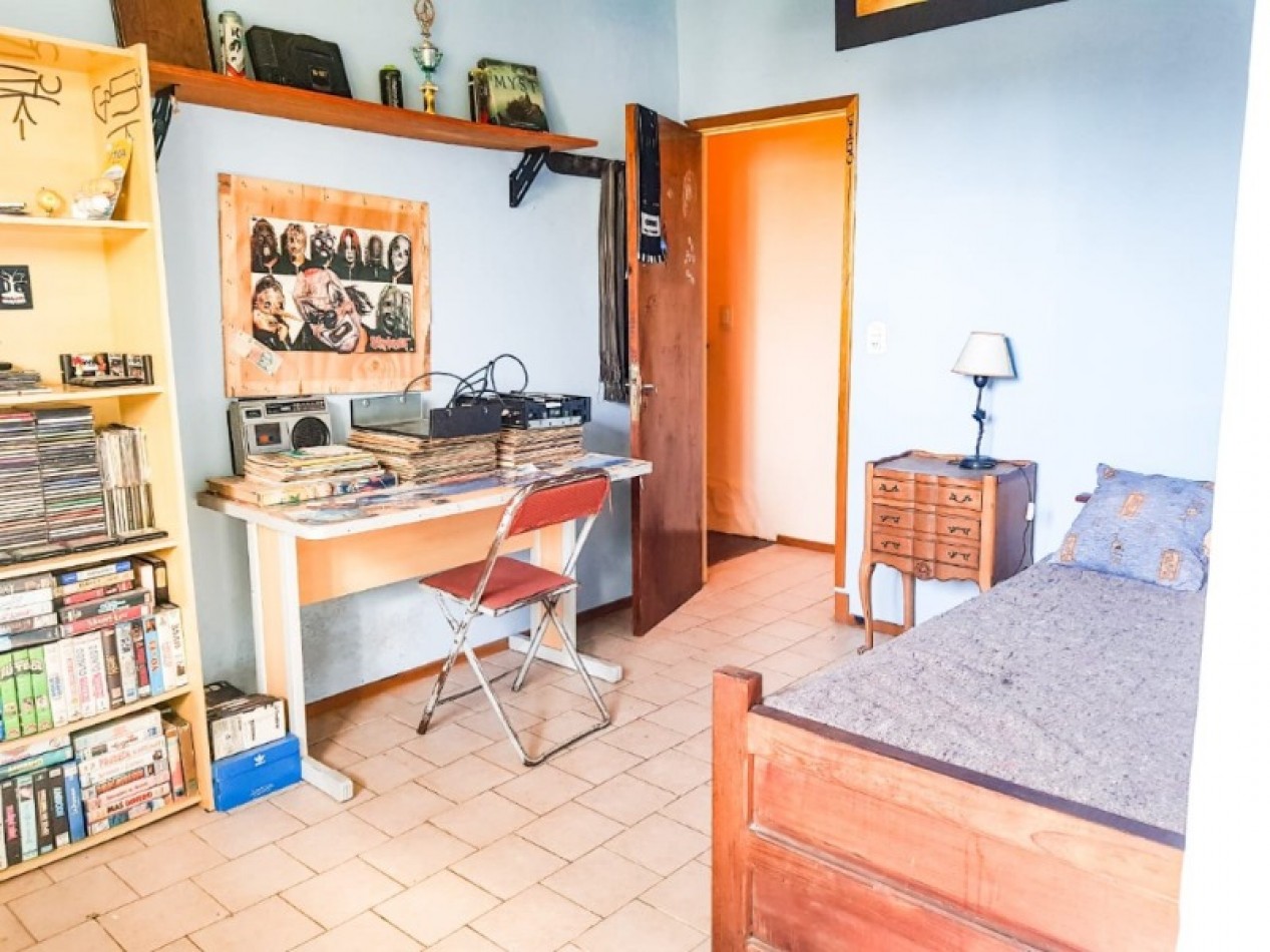 Chalet de 5 ambientes con garaje y parque