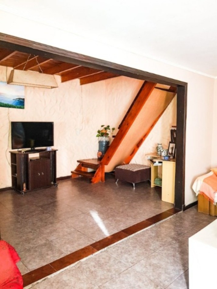 Chalet de 5 ambientes con garaje y parque