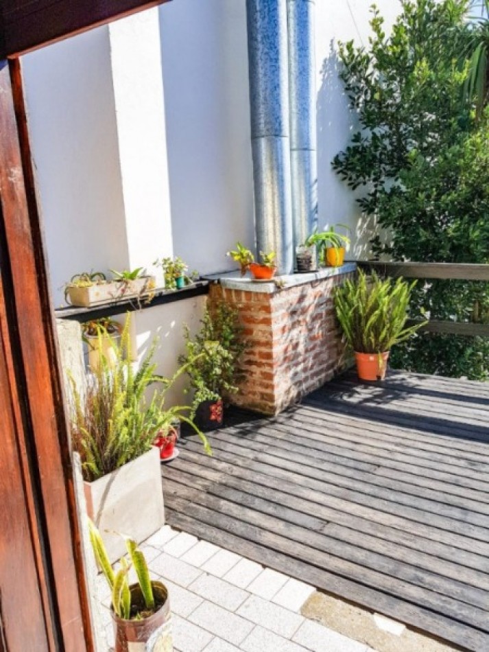 Chalet de 5 ambientes con garaje y parque