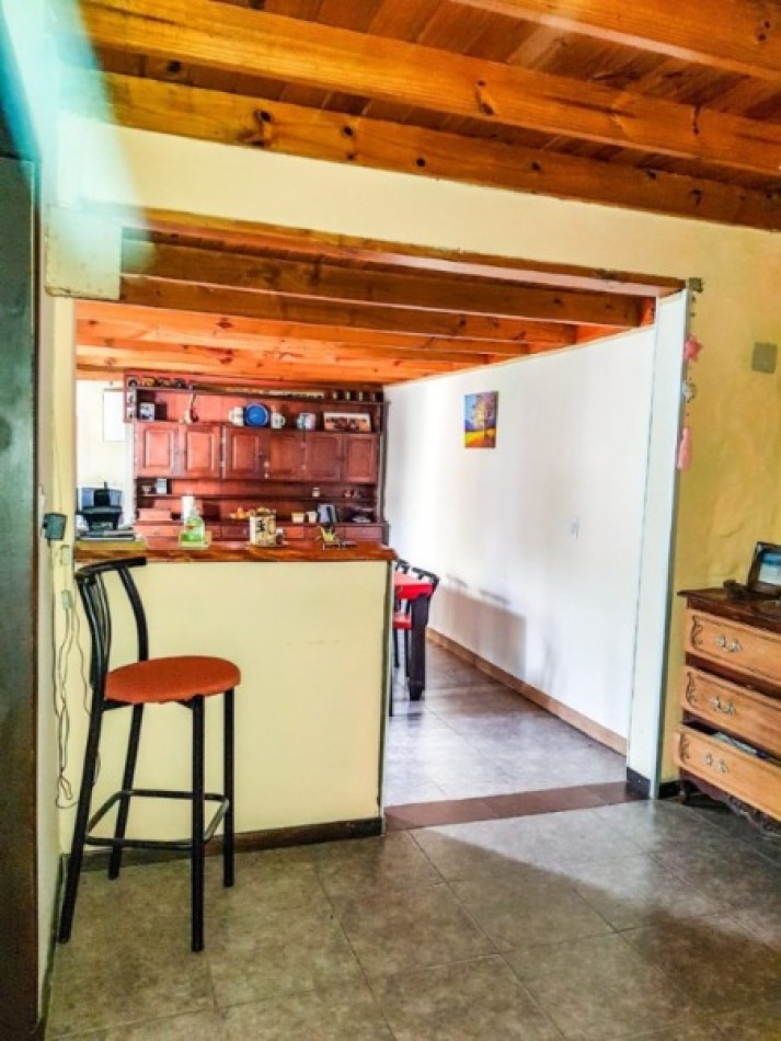 Chalet de 5 ambientes con garaje y parque