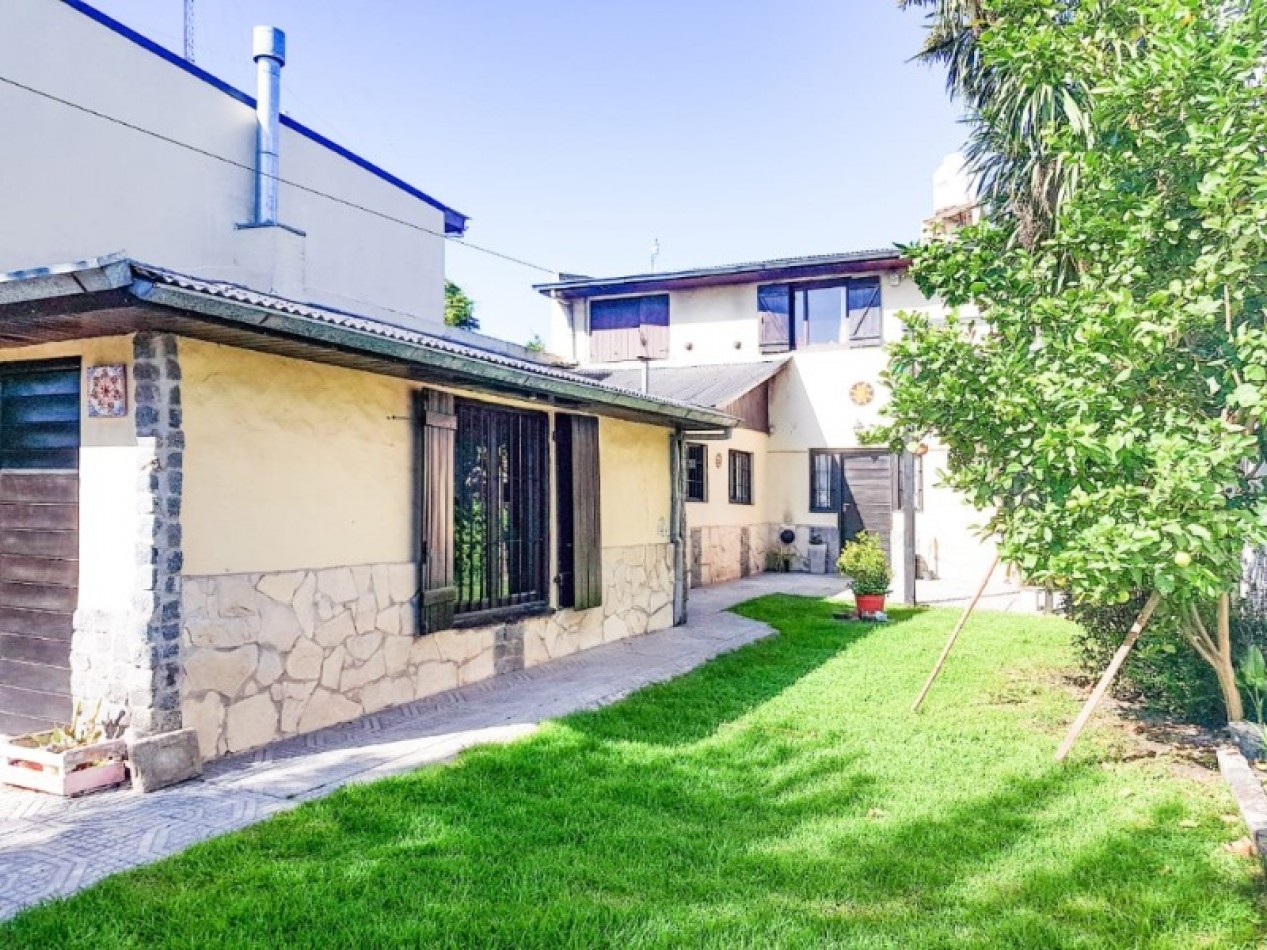 Chalet de 5 ambientes con garaje y parque