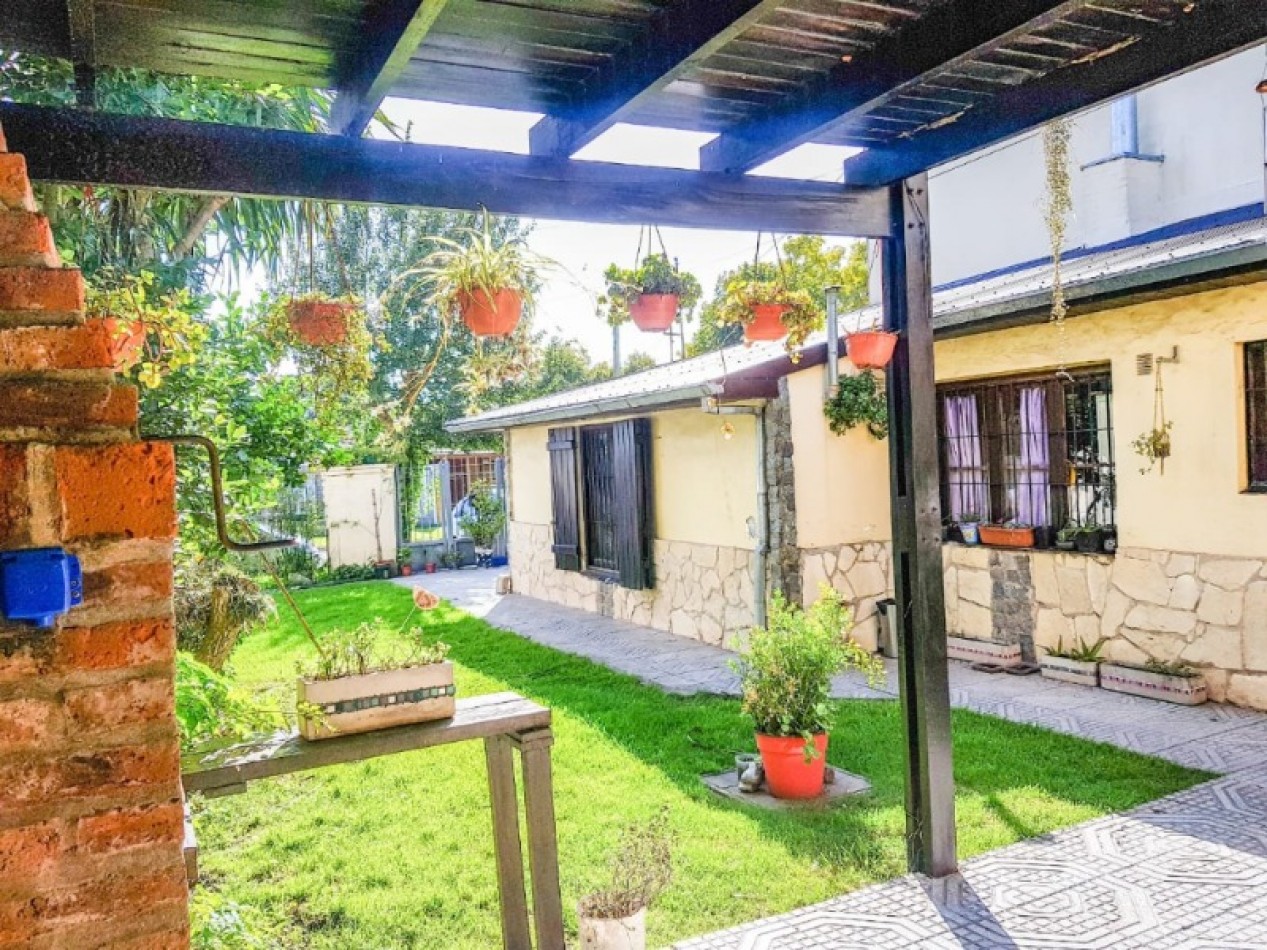Chalet de 5 ambientes con garaje y parque