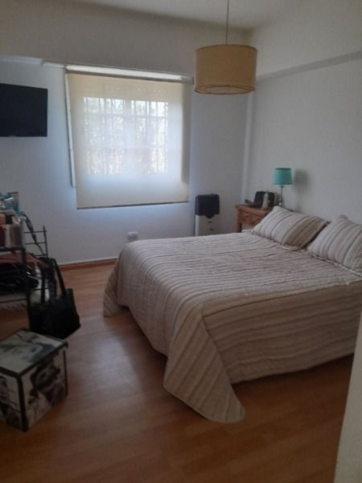 Soleada casa de 3 ambientes en lote propio