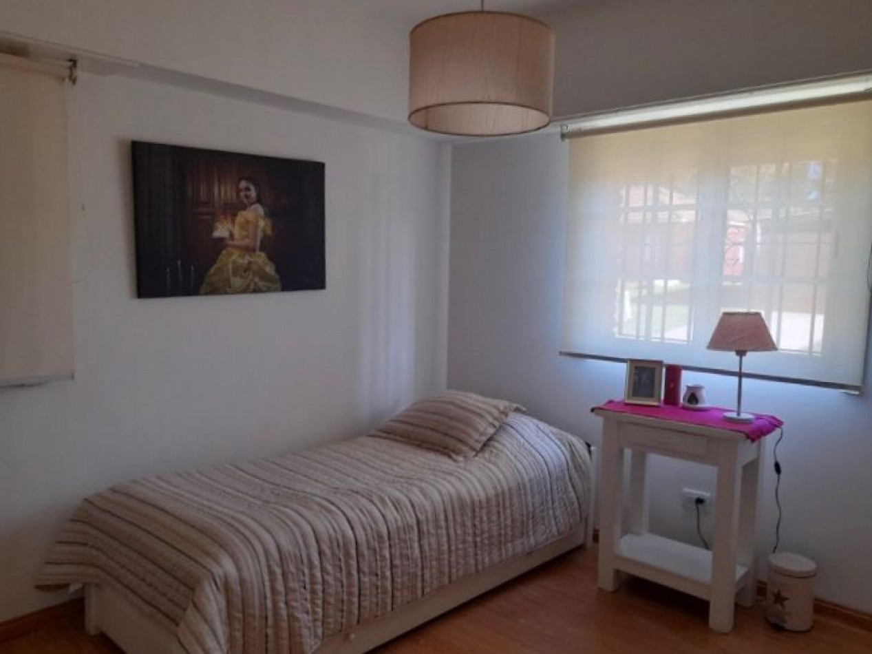 Soleada casa de 3 ambientes en lote propio