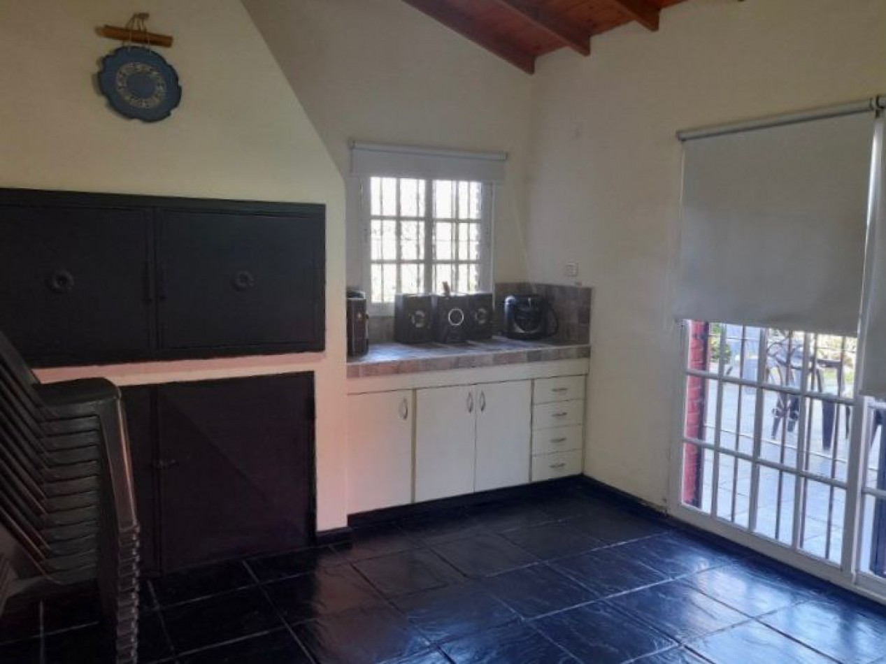 Soleada casa de 3 ambientes en lote propio