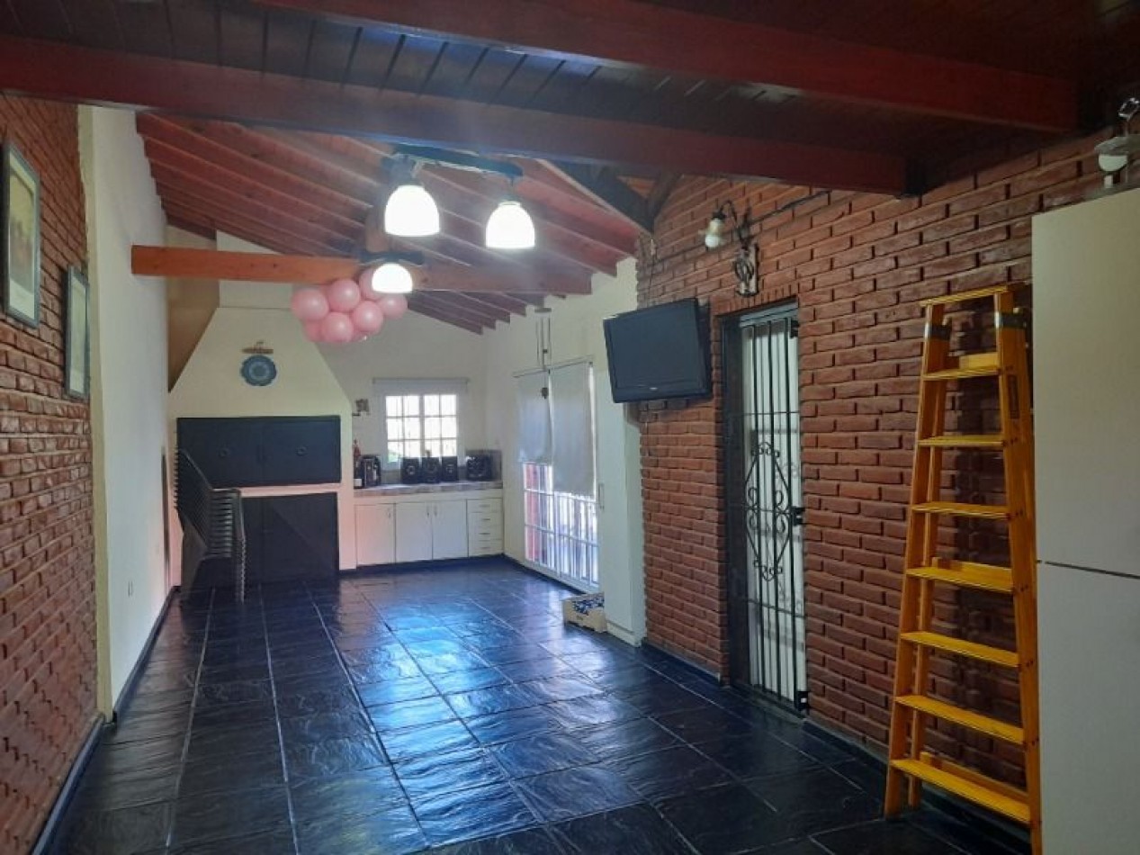 Soleada casa de 3 ambientes en lote propio