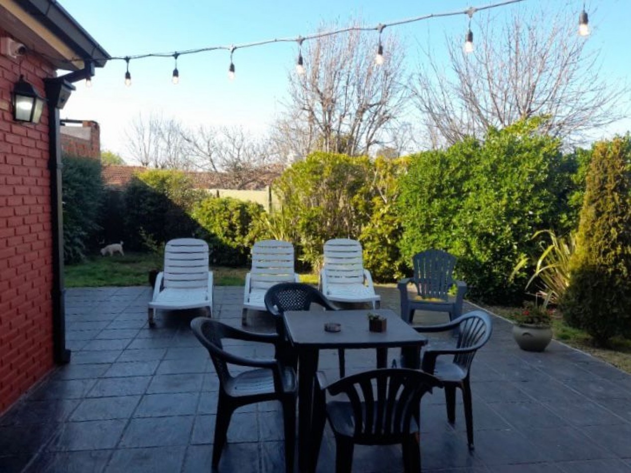 Soleada casa de 3 ambientes en lote propio