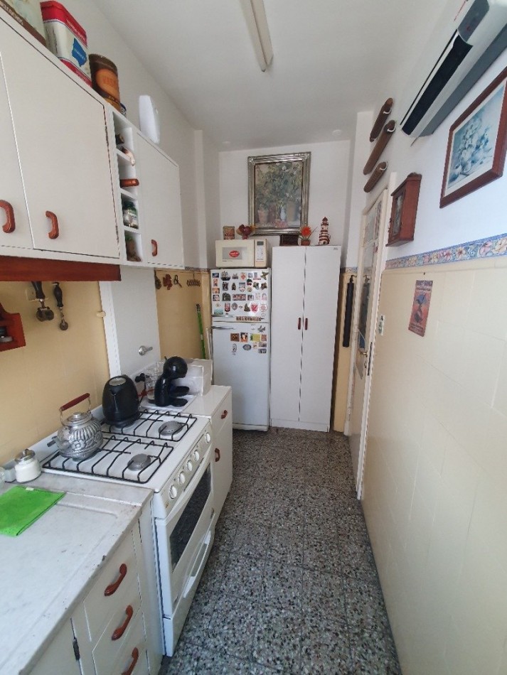 2 ambientes con balcon, sobre Av Colon ! Colon y Buenos Aires