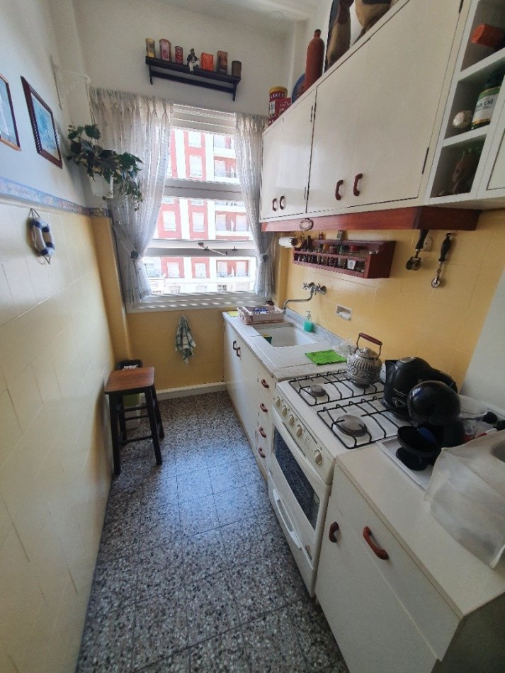 2 ambientes con balcon, sobre Av Colon ! Colon y Buenos Aires