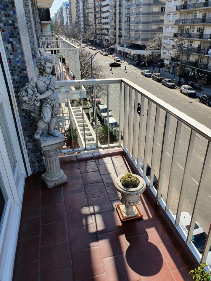 2 ambientes con balcon, sobre Av Colon ! Colon y Buenos Aires