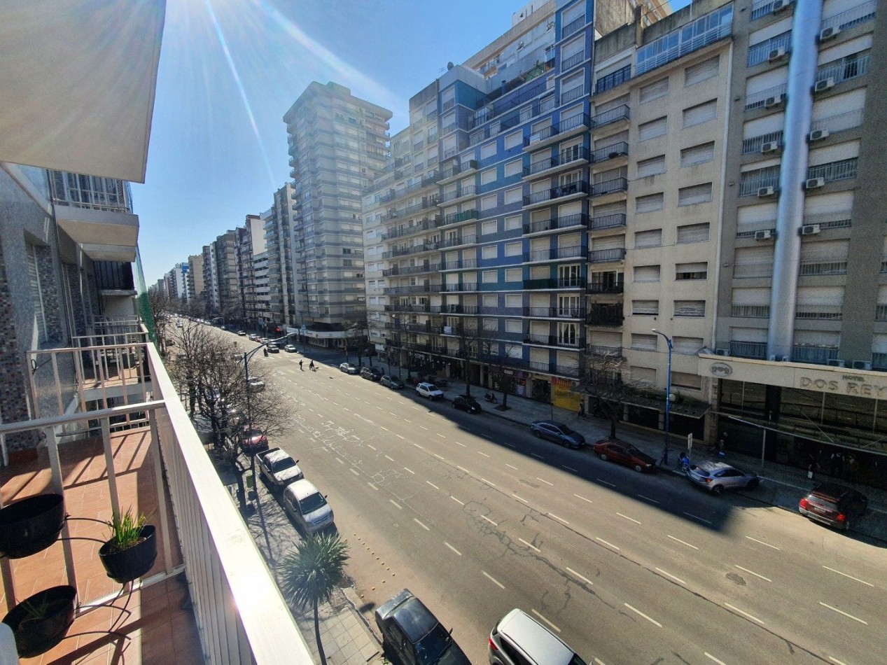 3 ambientes al frente c/ balcon sobre Av Colon! Colon y Buenos Aires