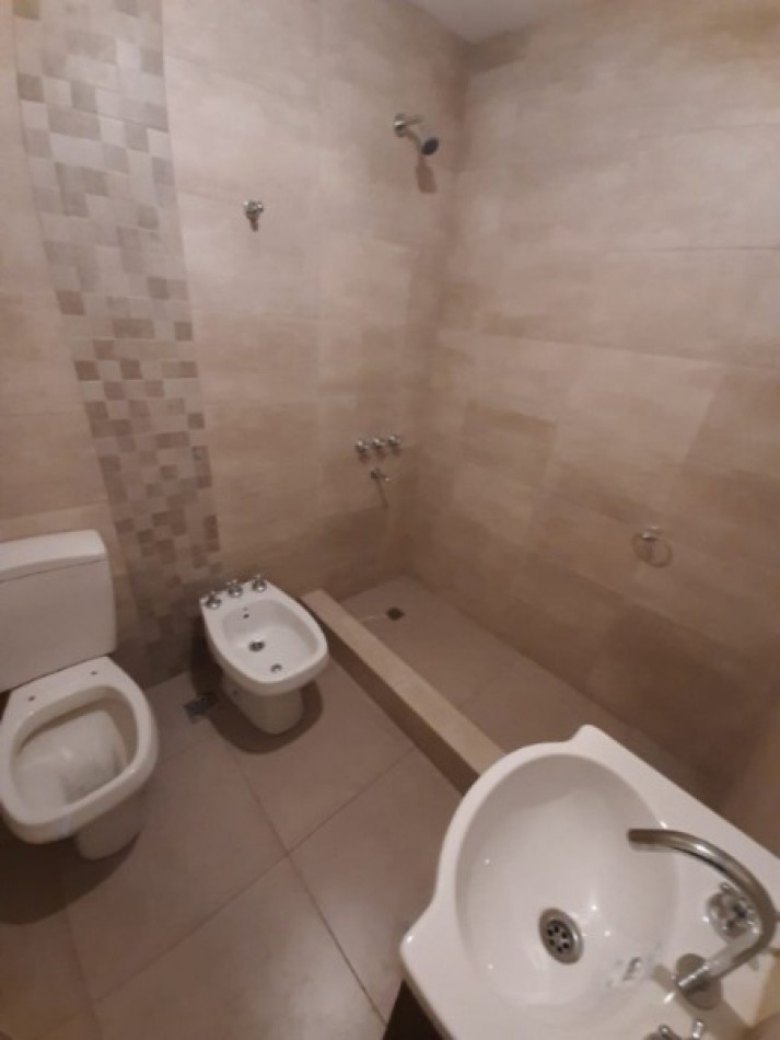 2 Ph de 3 ambientes con garaje descubierto