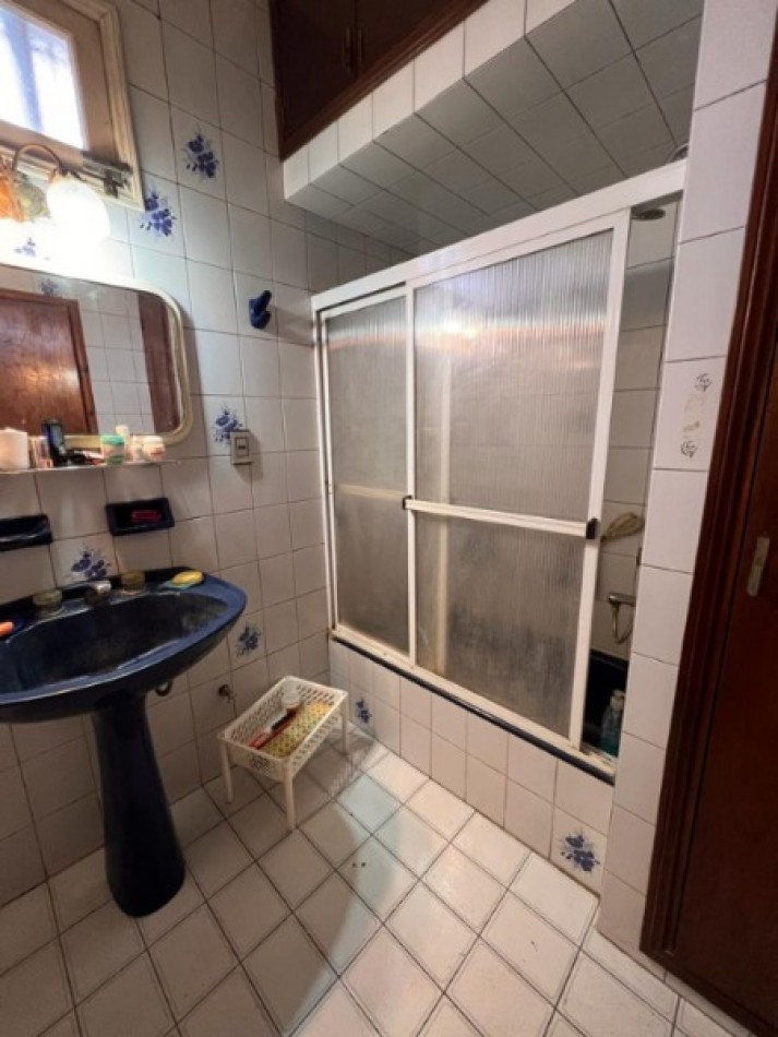 Chalet de 4 ambientes con garaje, parque, quincho y pileta