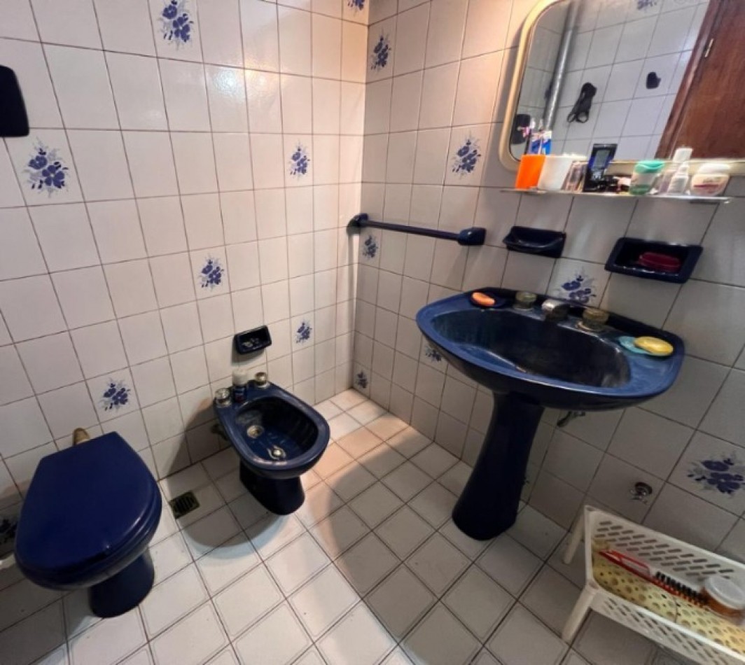 Chalet de 4 ambientes con garaje, parque, quincho y pileta