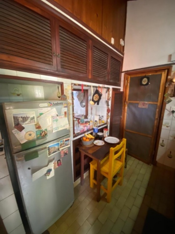 Chalet de 4 ambientes con garaje, parque, quincho y pileta