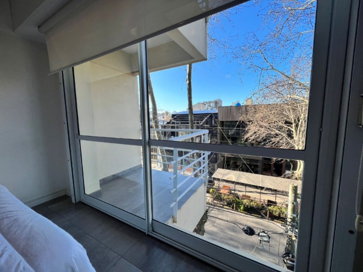 Departamento de 2 ambientes en duplex a la calle con balcon con cochera en el edificio