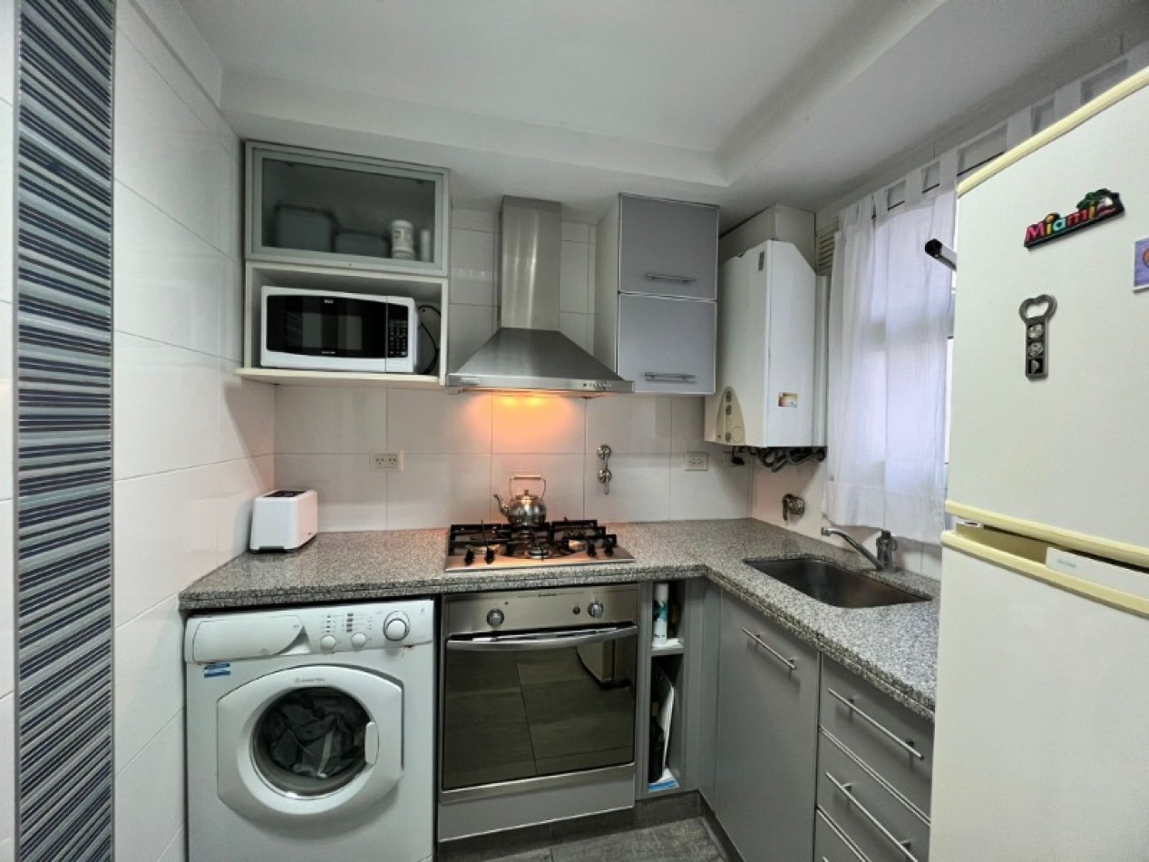 Departamento de 2 ambientes en duplex a la calle con balcon con cochera en el edificio