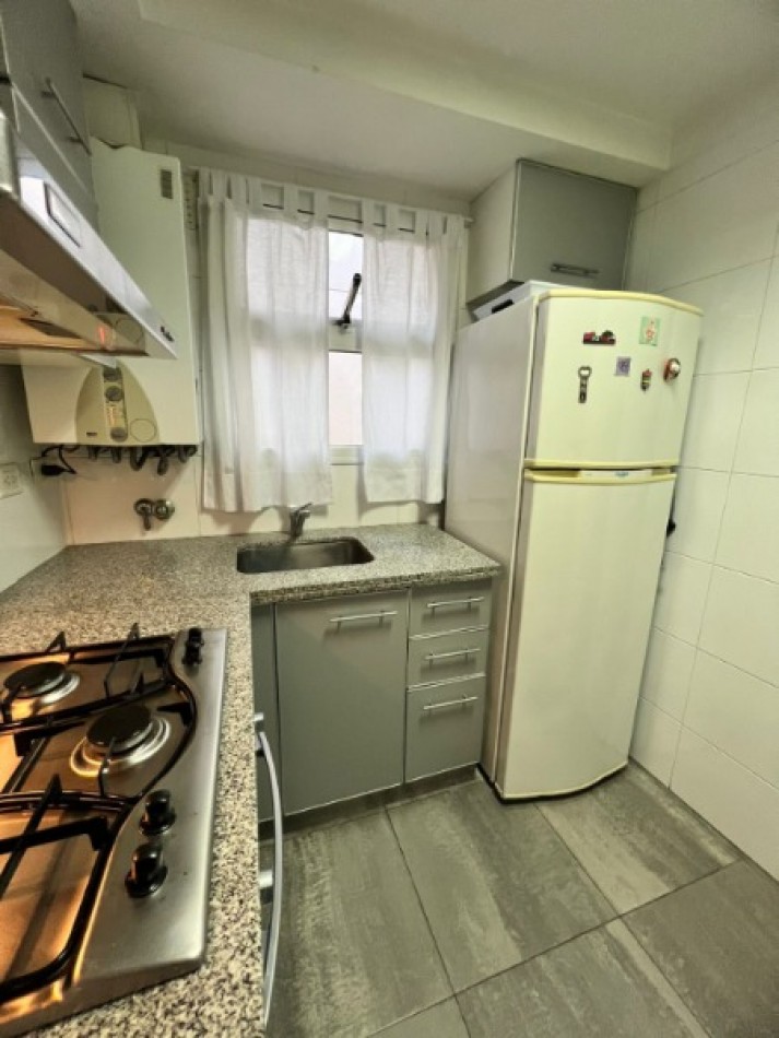 Departamento de 2 ambientes en duplex a la calle con balcon con cochera en el edificio