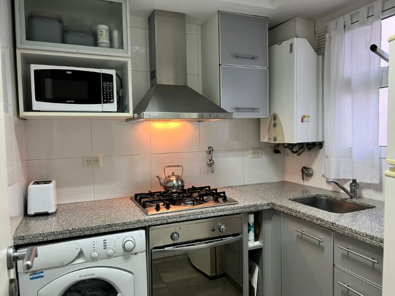 Departamento de 2 ambientes en duplex a la calle con balcon con cochera en el edificio