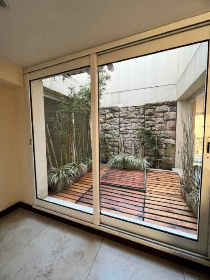 Departamento de 2 ambientes en duplex a la calle con balcon con cochera en el edificio