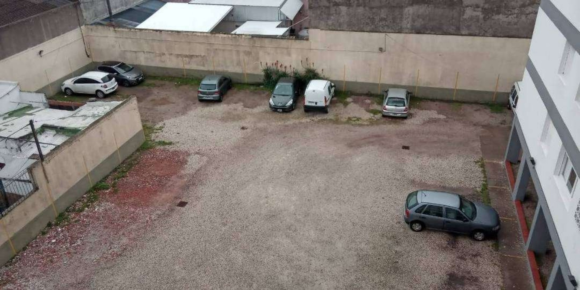 3 ambientes con cochera Juan B Justo y Entre Rios SOLO PERMUTA