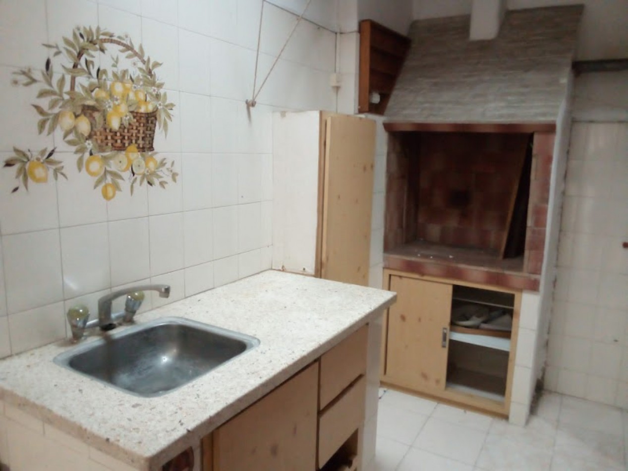 CHALET DE 4 AMBIENTES EN ESQUINA. ACEPTA PERMUTA MENOR VALOR