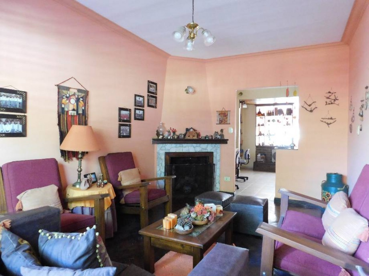 CHALET CON LOCAL EN VENTA. CASTELAR SUR. GRAN BUENOS AIRES